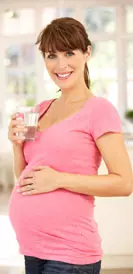 Femme enceinte robe rose